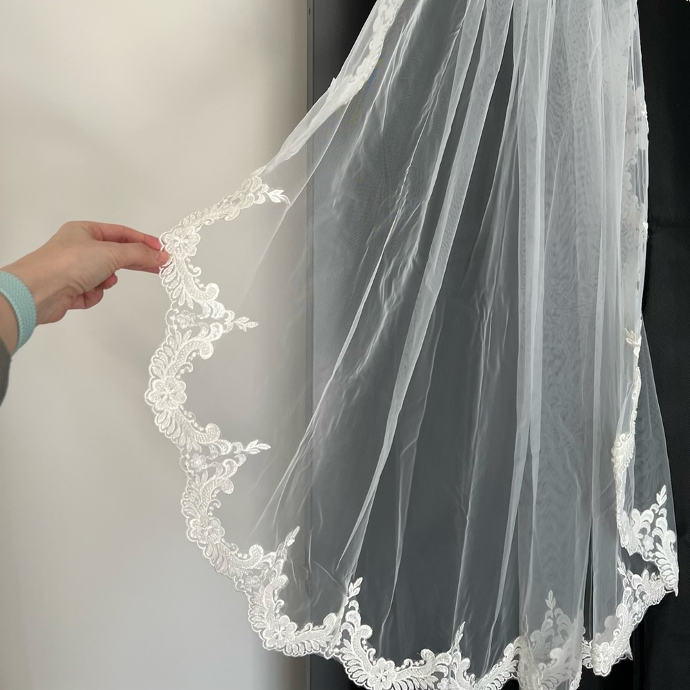 Stunning White Lace Bridal Veil - new and high quality!